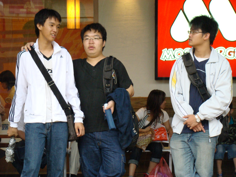 台灣鐵路旅遊攝影台中火車站月台交談旅客2007攝影照片6