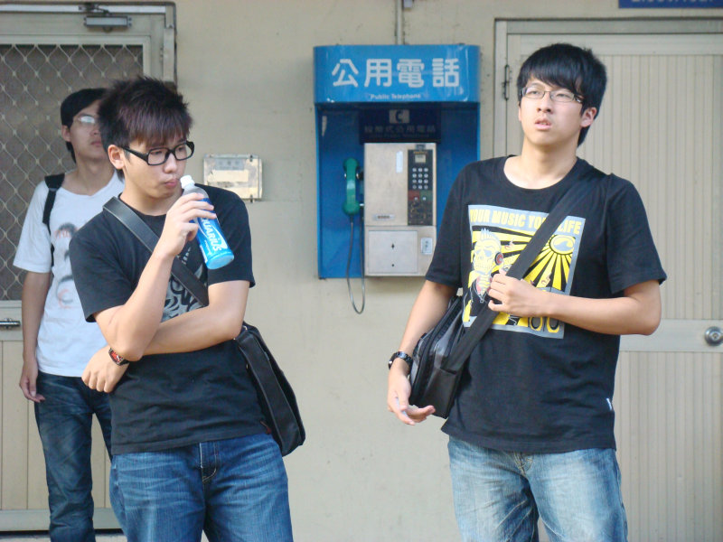 台灣鐵路旅遊攝影台中火車站月台交談旅客2009攝影照片95