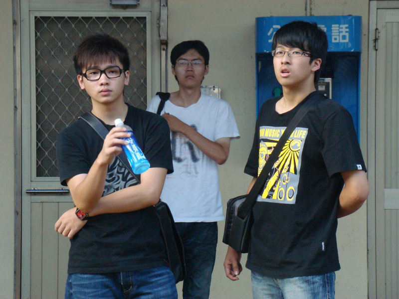 台灣鐵路旅遊攝影台中火車站月台交談旅客2009攝影照片99