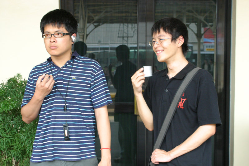 台灣鐵路旅遊攝影台中火車站月台交談的旅客2005攝影照片70