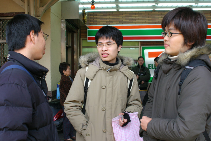 台灣鐵路旅遊攝影台中火車站月台交談的旅客2005攝影照片248
