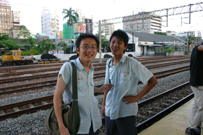 台灣鐵路旅遊攝影台中火車站月台交談的旅客2006攝影照片98