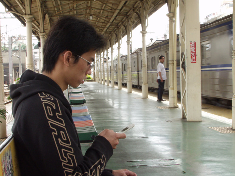 台灣鐵路旅遊攝影台中火車站月台旅客2002年攝影照片81