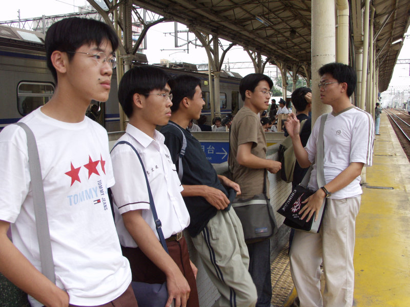 台灣鐵路旅遊攝影台中火車站月台旅客2002年攝影照片88