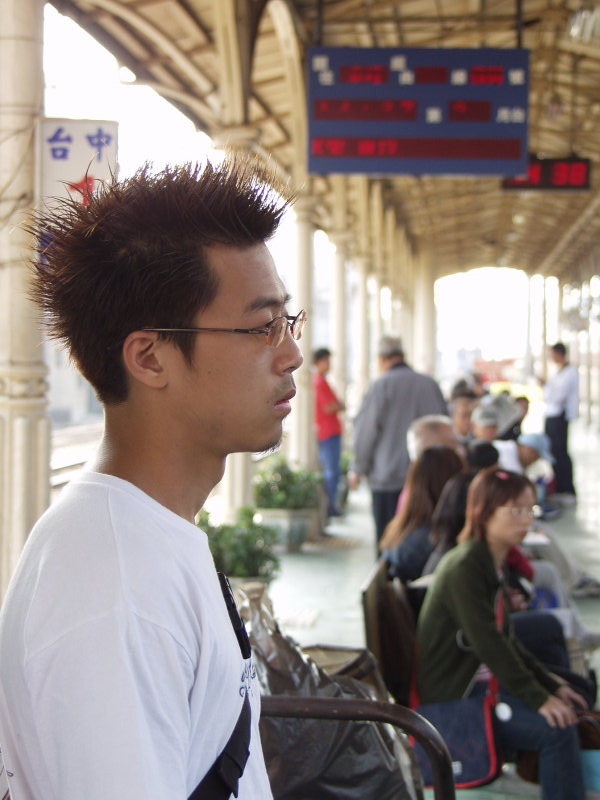 台灣鐵路旅遊攝影台中火車站月台旅客2002年攝影照片253