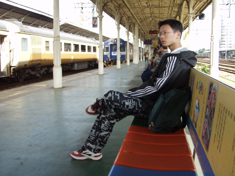 台灣鐵路旅遊攝影台中火車站月台旅客2002年攝影照片314