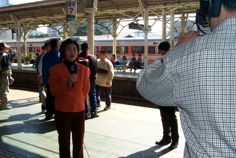 台灣鐵路旅遊攝影台中火車站月台旅客2002年之前攝影照片1