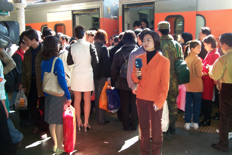 台灣鐵路旅遊攝影台中火車站月台旅客2002年之前攝影照片2