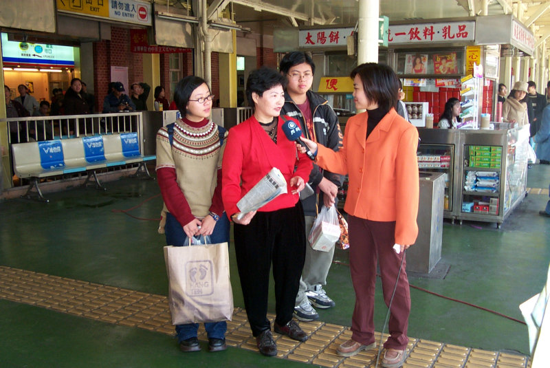 台灣鐵路旅遊攝影台中火車站月台旅客2002年之前攝影照片3