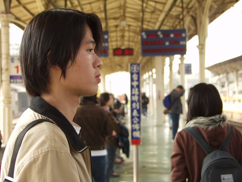 台灣鐵路旅遊攝影台中火車站月台旅客2003年攝影照片3