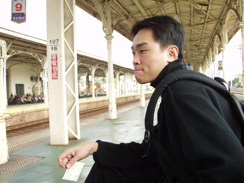 台灣鐵路旅遊攝影台中火車站月台旅客2003年攝影照片16