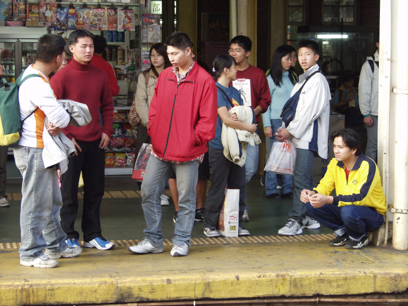 台灣鐵路旅遊攝影台中火車站月台旅客2003年攝影照片20