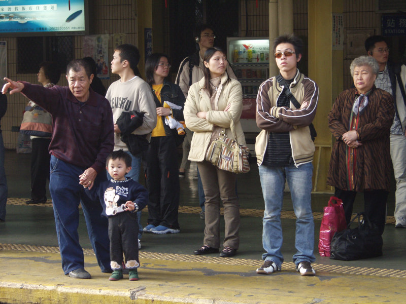 台灣鐵路旅遊攝影台中火車站月台旅客2003年攝影照片21