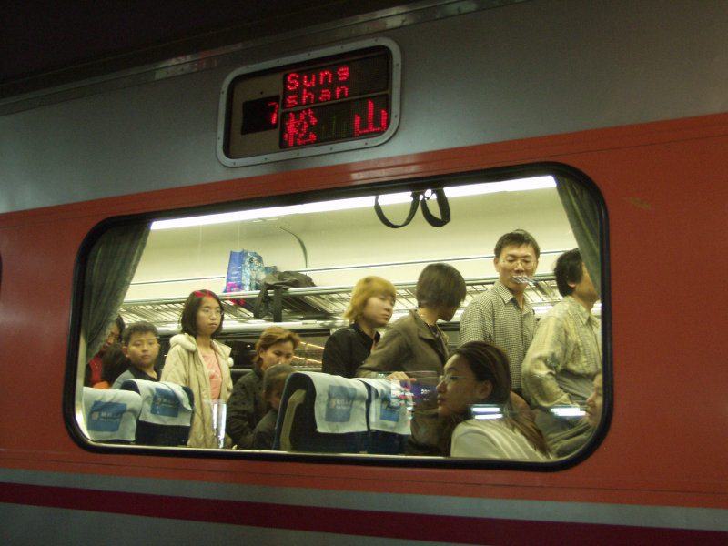 台灣鐵路旅遊攝影台中火車站月台旅客2003年攝影照片29