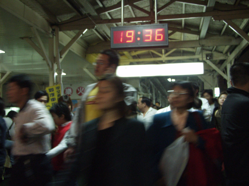 台灣鐵路旅遊攝影台中火車站月台旅客2003年攝影照片30