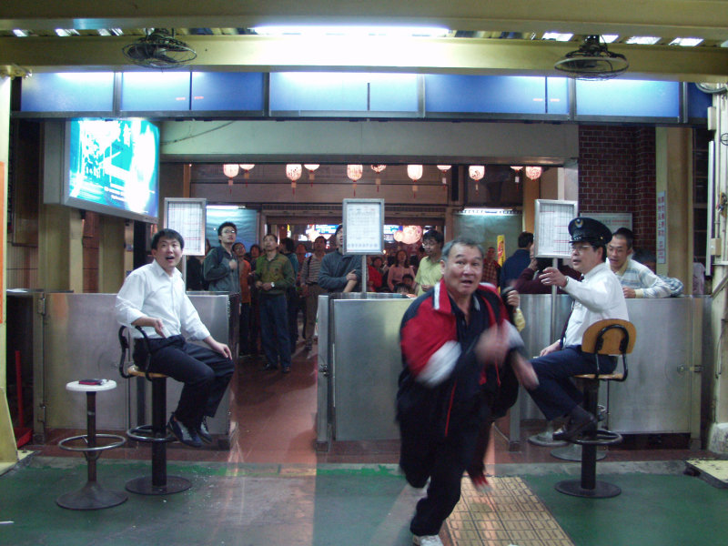 台灣鐵路旅遊攝影台中火車站月台旅客2003年攝影照片34