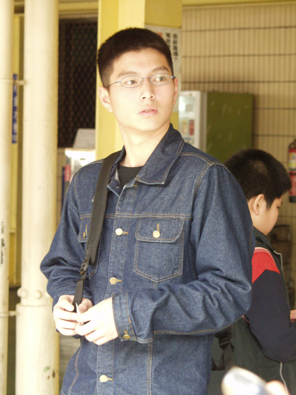 台灣鐵路旅遊攝影台中火車站月台旅客2003年攝影照片43