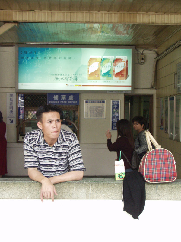 台灣鐵路旅遊攝影台中火車站月台旅客2003年攝影照片44