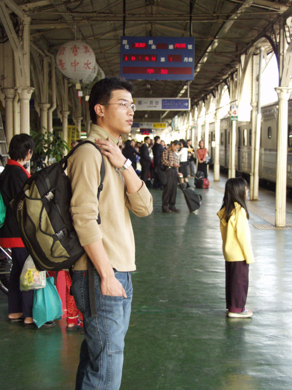 台灣鐵路旅遊攝影台中火車站月台旅客2003年攝影照片46