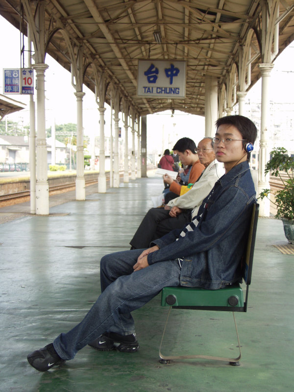 台灣鐵路旅遊攝影台中火車站月台旅客2003年攝影照片61