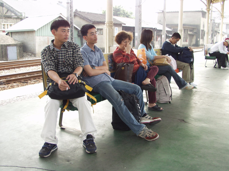台灣鐵路旅遊攝影台中火車站月台旅客2003年攝影照片62