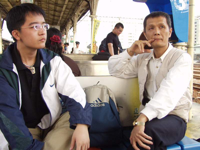 台灣鐵路旅遊攝影台中火車站月台旅客2003年攝影照片66