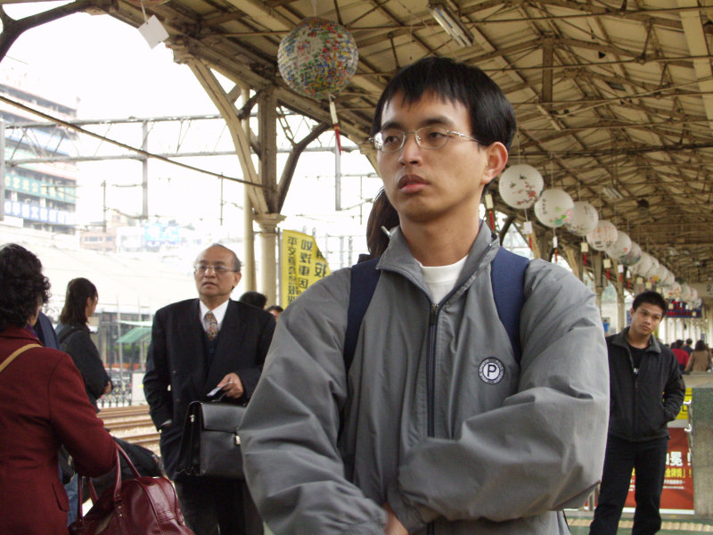 台灣鐵路旅遊攝影台中火車站月台旅客2003年攝影照片71