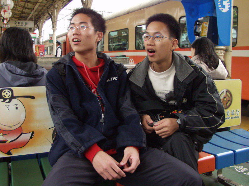 台灣鐵路旅遊攝影台中火車站月台旅客2003年攝影照片78