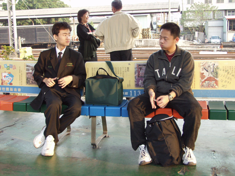 台灣鐵路旅遊攝影台中火車站月台旅客2003年攝影照片84