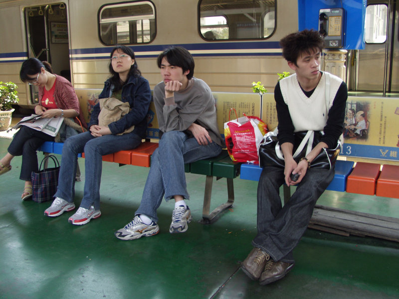 台灣鐵路旅遊攝影台中火車站月台旅客2003年攝影照片86