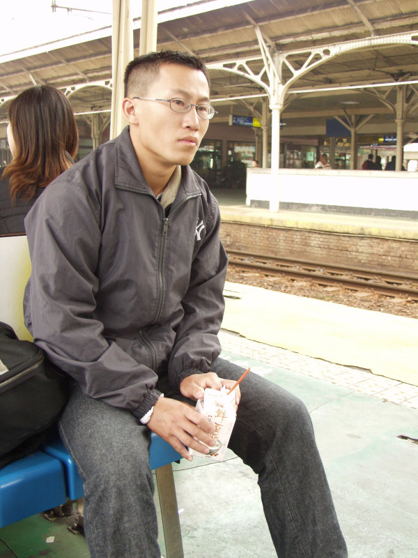 台灣鐵路旅遊攝影台中火車站月台旅客2003年攝影照片89