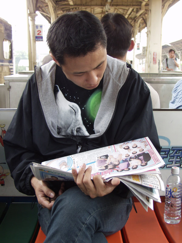 台灣鐵路旅遊攝影台中火車站月台旅客2003年攝影照片93