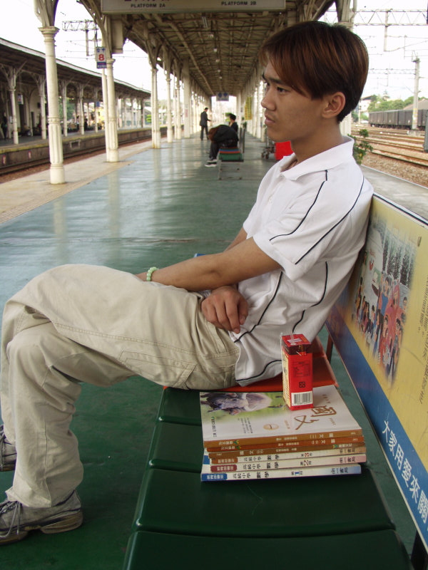 台灣鐵路旅遊攝影台中火車站月台旅客2003年攝影照片96