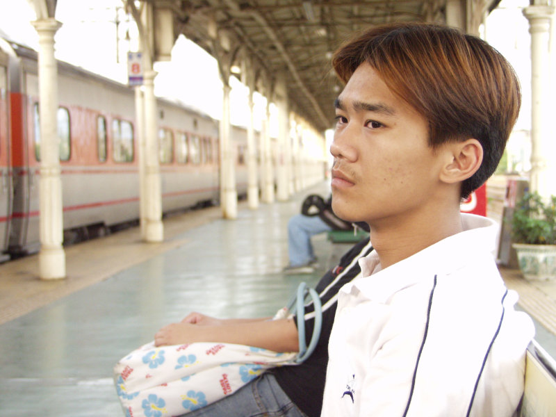 台灣鐵路旅遊攝影台中火車站月台旅客2003年攝影照片106