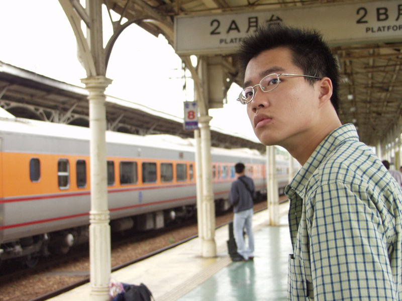 台灣鐵路旅遊攝影台中火車站月台旅客2003年攝影照片115