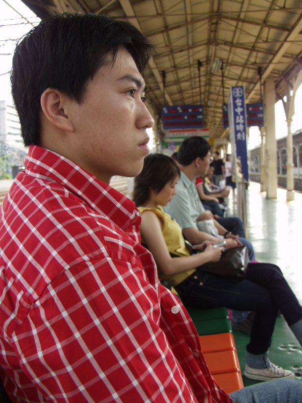 台灣鐵路旅遊攝影台中火車站月台旅客2003年攝影照片117