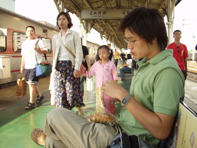台灣鐵路旅遊攝影台中火車站月台旅客2003年攝影照片121