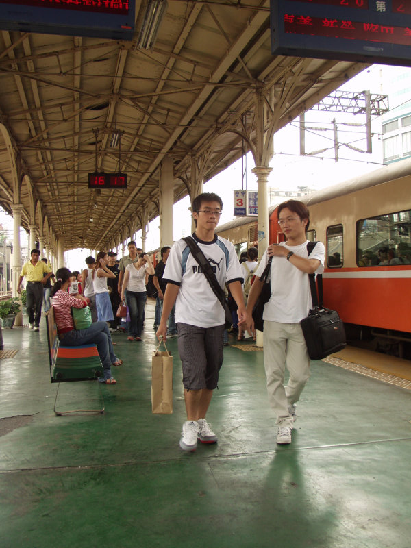 台灣鐵路旅遊攝影台中火車站月台旅客2003年攝影照片127