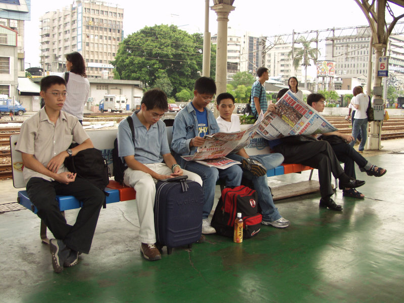 台灣鐵路旅遊攝影台中火車站月台旅客2003年攝影照片130