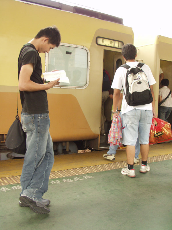台灣鐵路旅遊攝影台中火車站月台旅客2003年攝影照片131