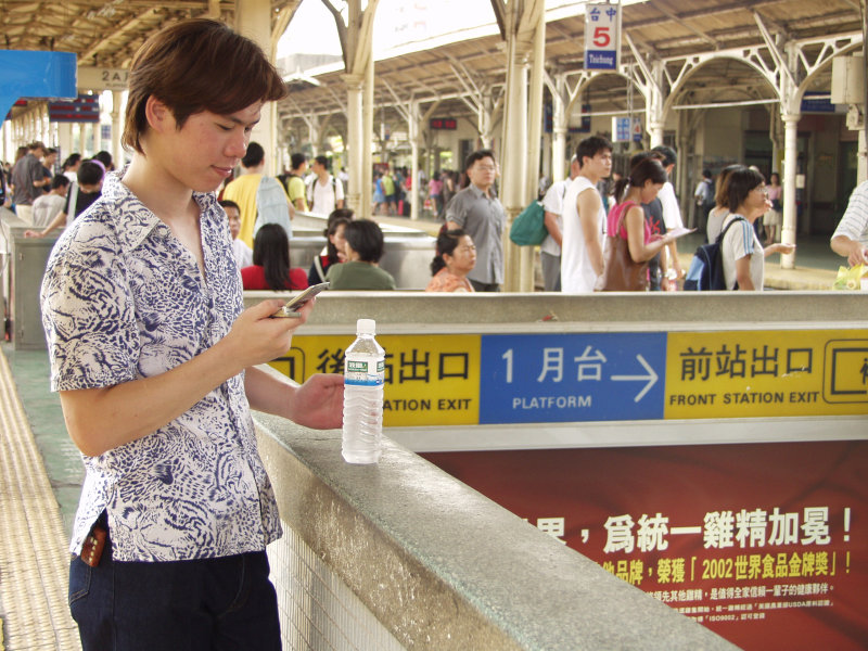 台灣鐵路旅遊攝影台中火車站月台旅客2003年攝影照片134