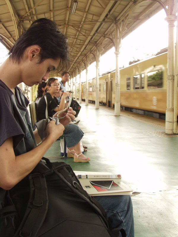 台灣鐵路旅遊攝影台中火車站月台旅客2003年攝影照片136