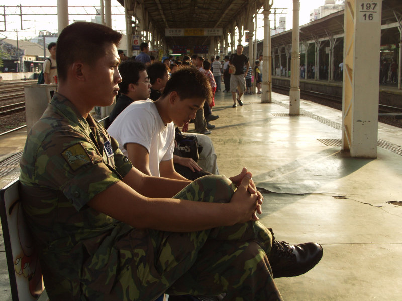 台灣鐵路旅遊攝影台中火車站月台旅客2003年攝影照片148