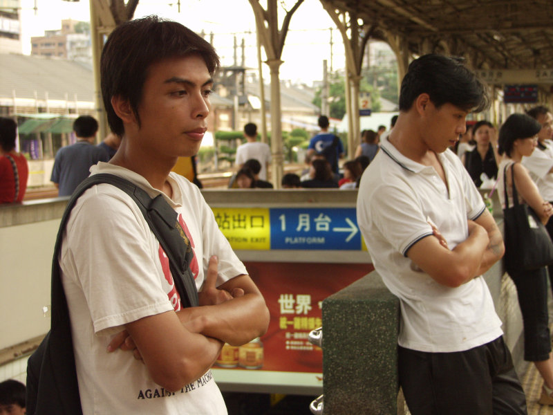 台灣鐵路旅遊攝影台中火車站月台旅客2003年攝影照片156