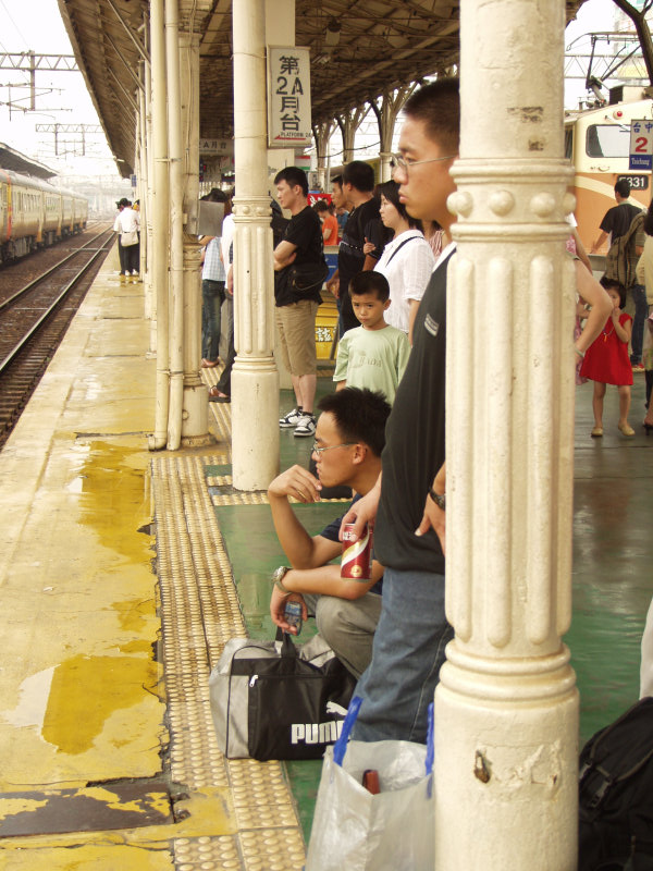 台灣鐵路旅遊攝影台中火車站月台旅客2003年攝影照片163
