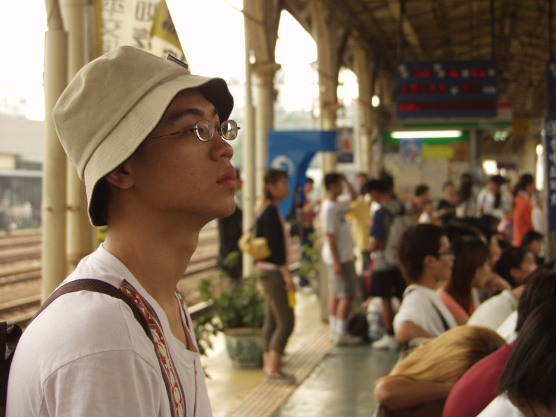 台灣鐵路旅遊攝影台中火車站月台旅客2003年攝影照片166