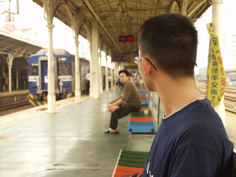 台灣鐵路旅遊攝影台中火車站月台旅客2003年攝影照片169