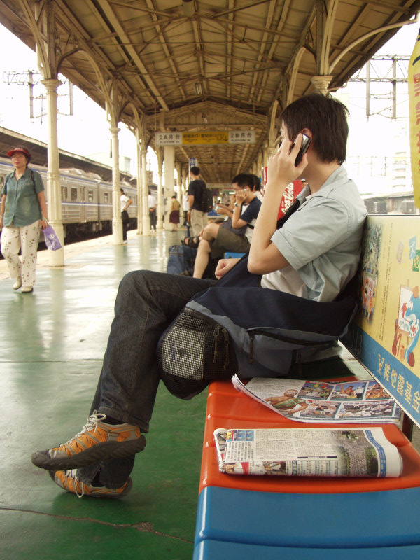 台灣鐵路旅遊攝影台中火車站月台旅客2003年攝影照片170