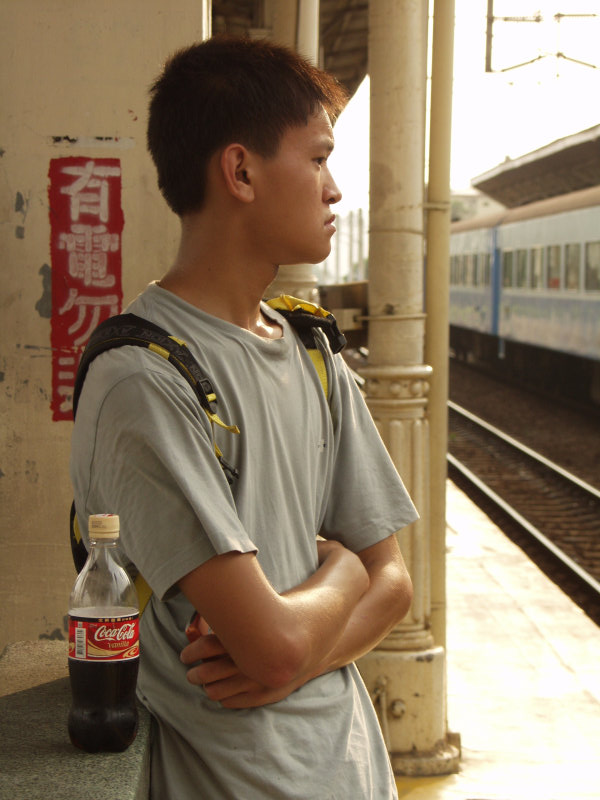 台灣鐵路旅遊攝影台中火車站月台旅客2003年攝影照片173