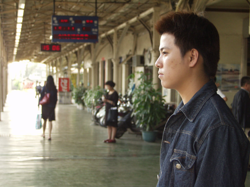 台灣鐵路旅遊攝影台中火車站月台旅客2003年攝影照片184